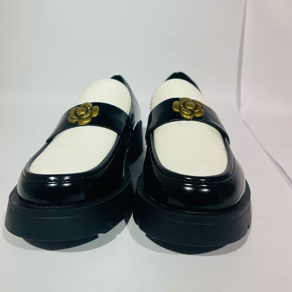Elegant Black and White Loafers - Picture 2 of 13
